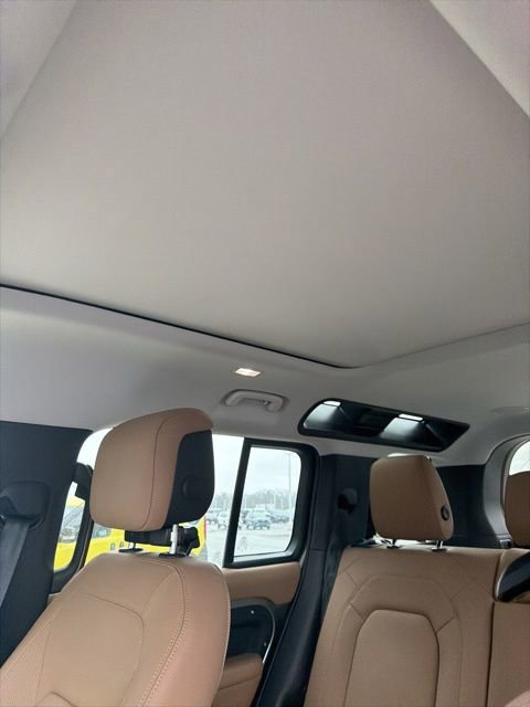 Used 2025 Land Rover Defender 110 X-Dynamic SE image 20