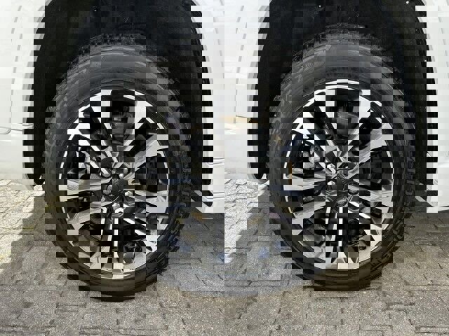 Used 2025 Jeep Grand Cherokee L Overland w/ Advanced Protech Group III image 40