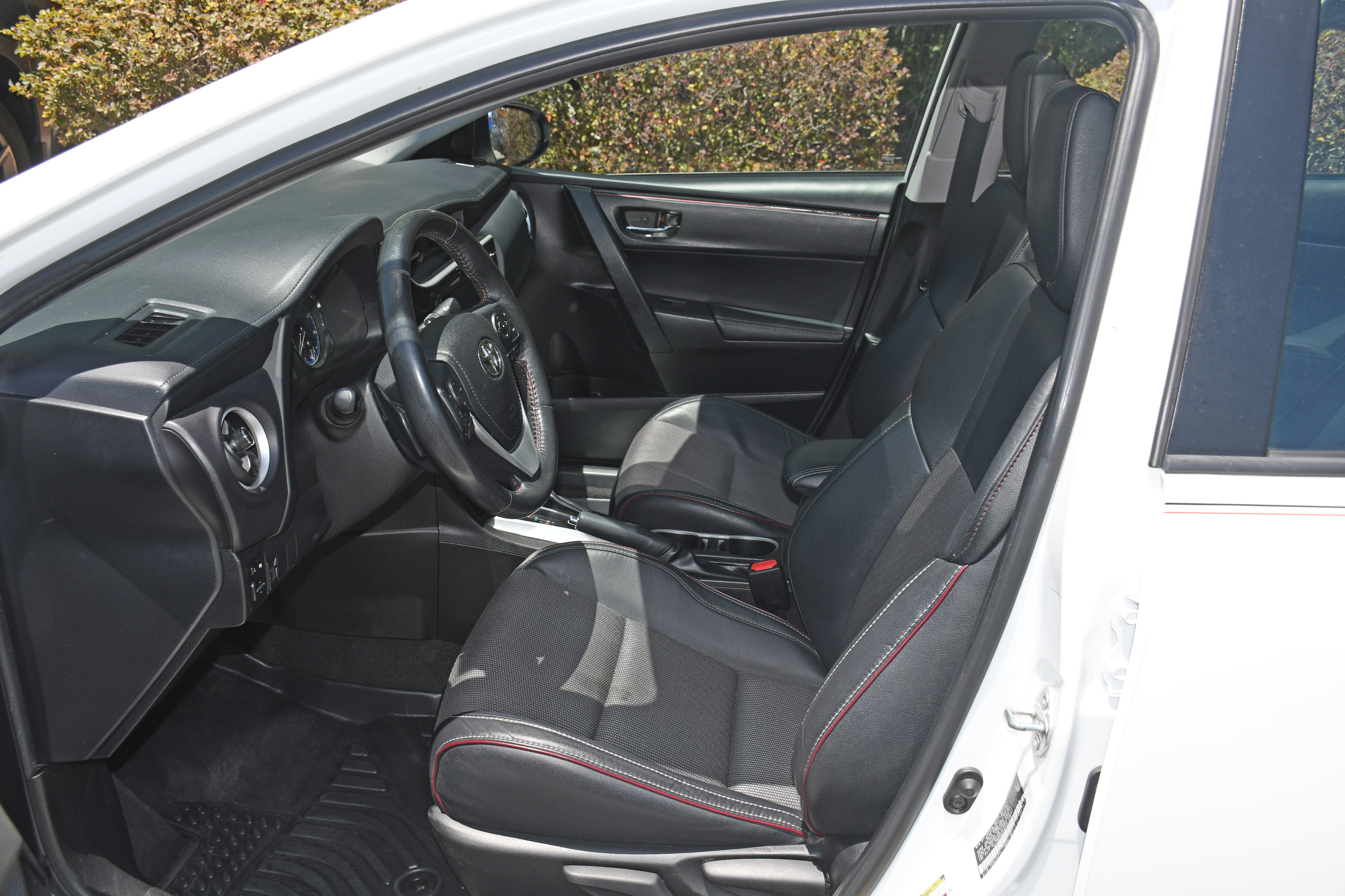 Used 2017 Toyota Corolla SE 50th Anniversary FWD image 7