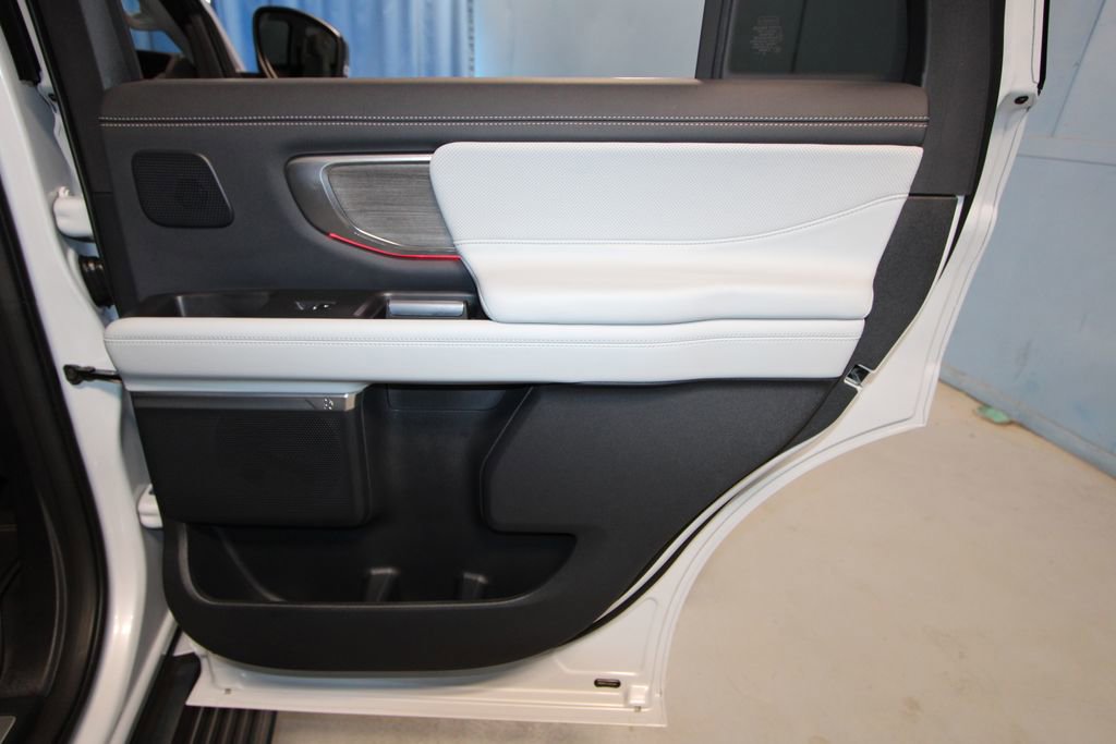 Used 2025 Ford Expedition Platinum w/ Platinum Ultimate Package image 30