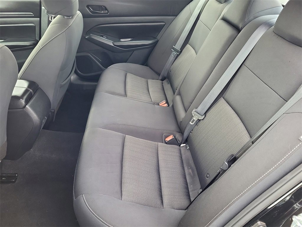 Used 2024 Nissan Altima 2.5 SV image 8