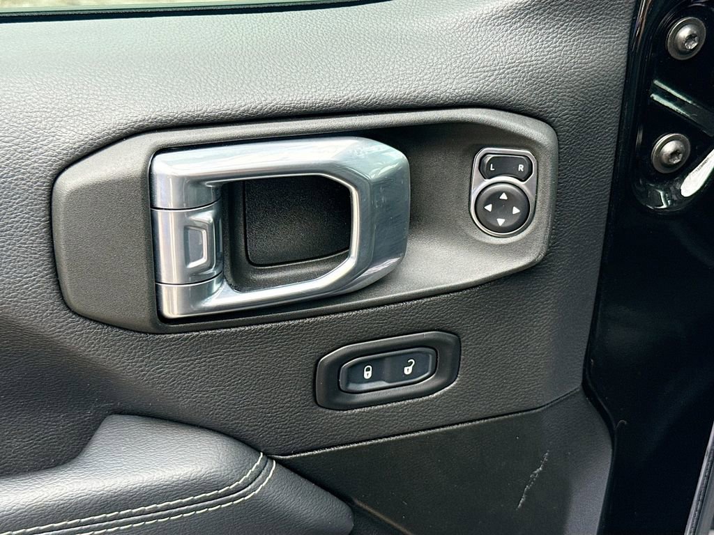 Used 2022 Jeep Wrangler Unlimited Sahara AWD/4WD image 19
