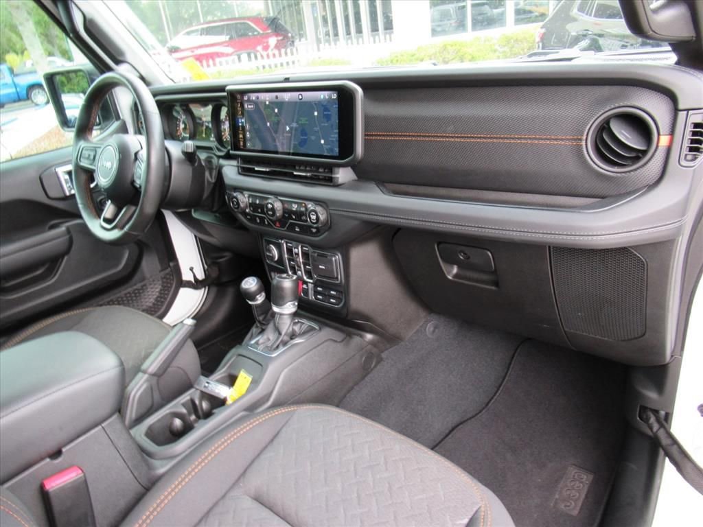 Certified 2024 Jeep Gladiator Mojave w/ Technology Group image 13