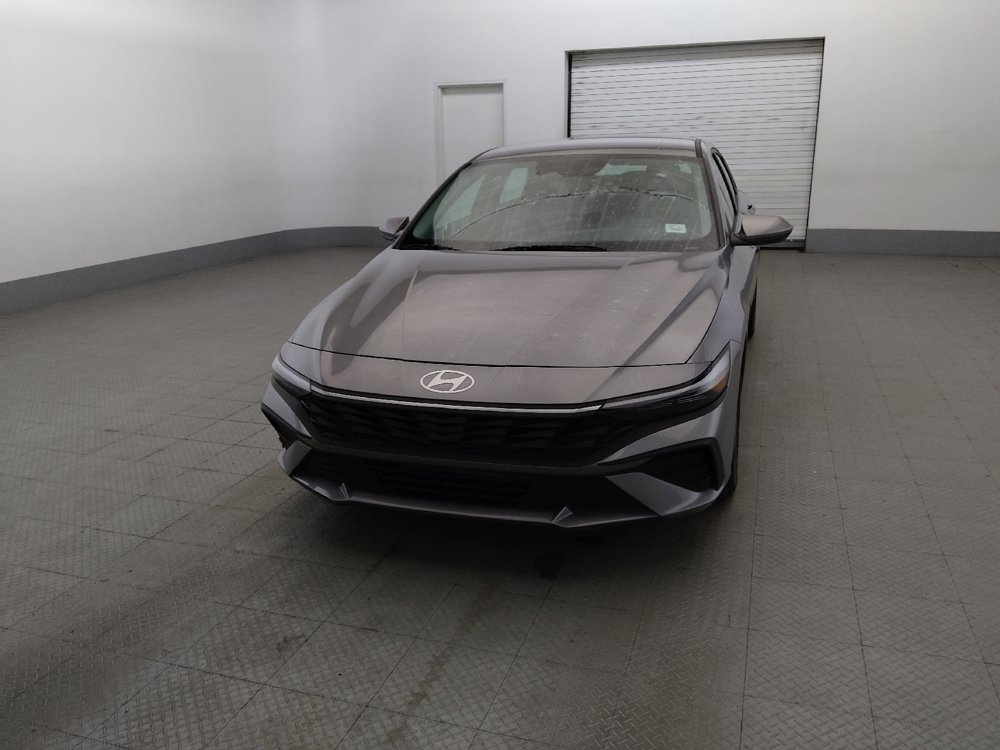 Used 2025 Hyundai Elantra SE w/ Cargo Package FWD image 15