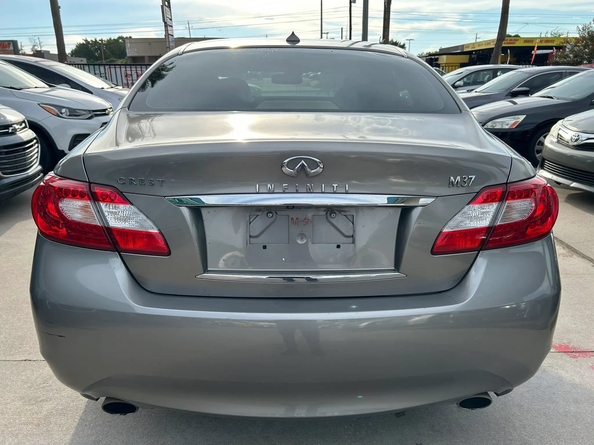 Used 2012 INFINITI M37 w/ Premium Pkg RWD image 4