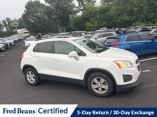 Used 2016 Chevrolet Trax LT w/ LT Sun and Sound Package FWD image 4