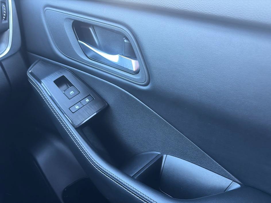 Certified 2025 Nissan Rogue SV AWD/4WD image 11