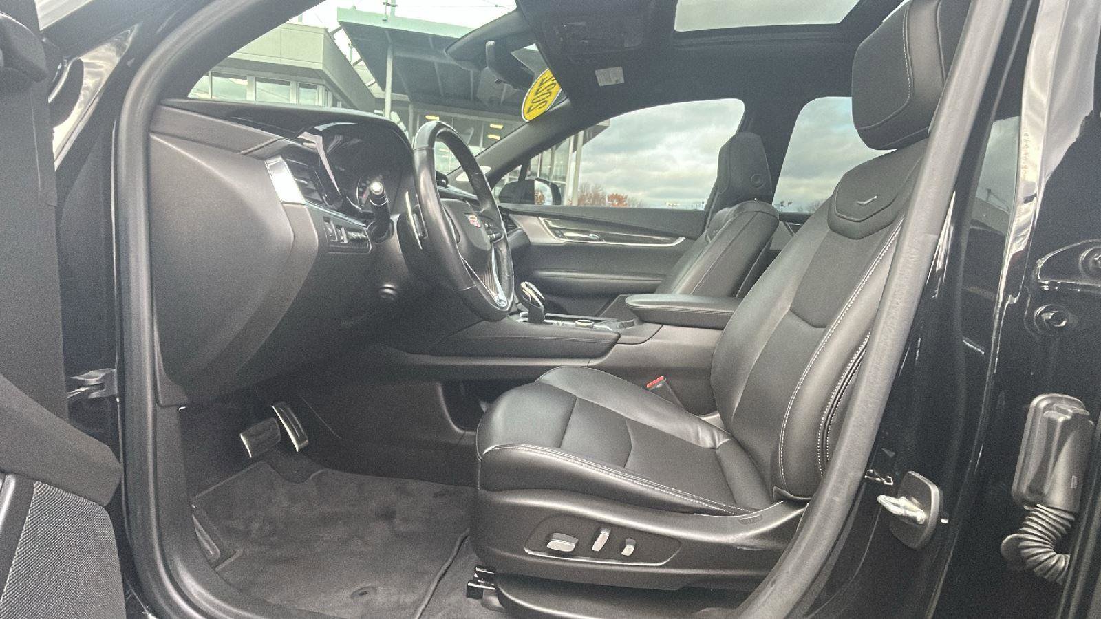 Used 2022 Cadillac XT6 Sport w/ Technology Package image 32