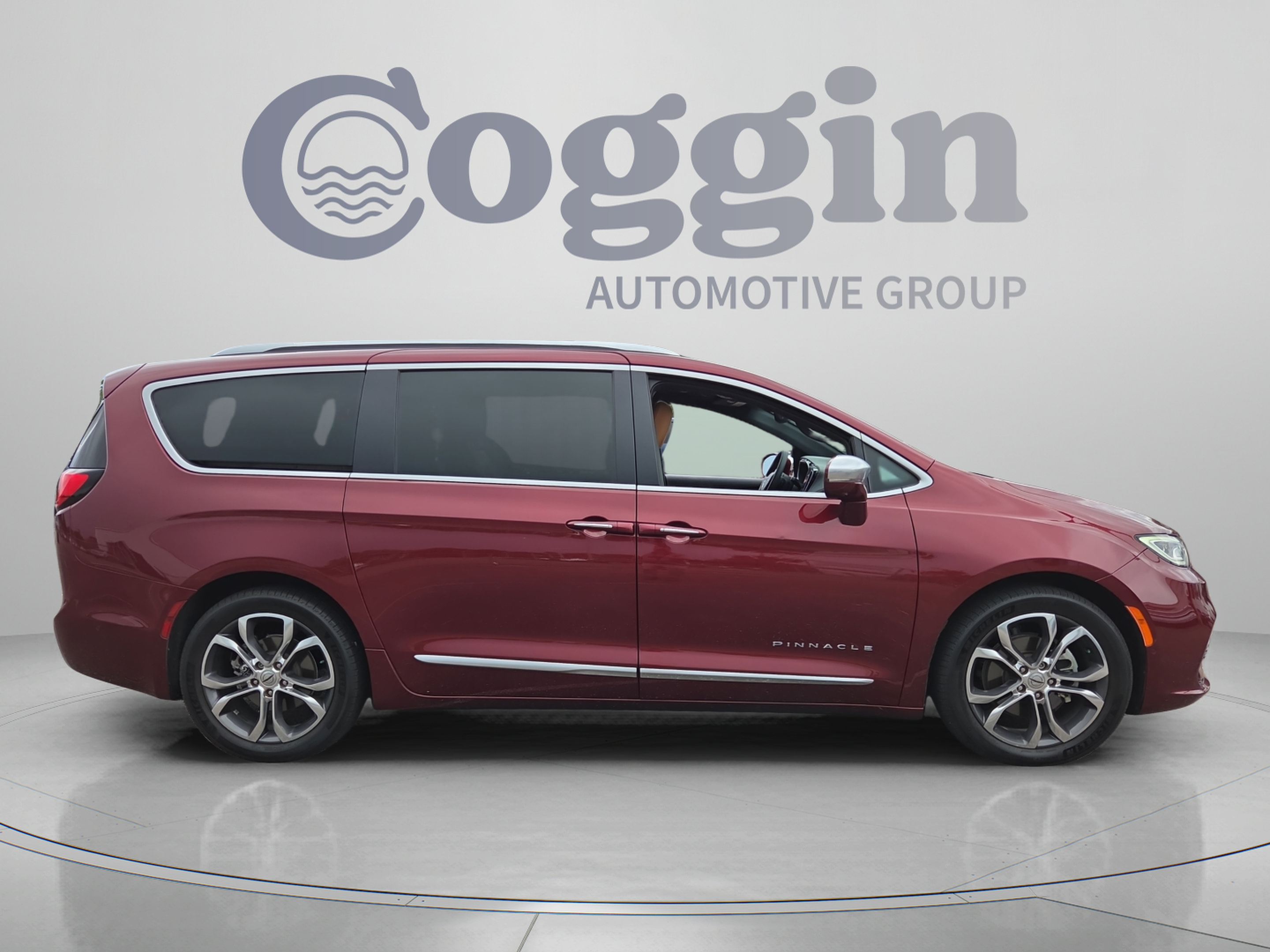 Used 2022 Chrysler Pacifica Pinnacle FWD image 6
