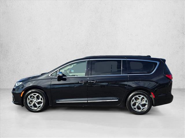 Used 2023 Chrysler Pacifica Limited FWD image 9