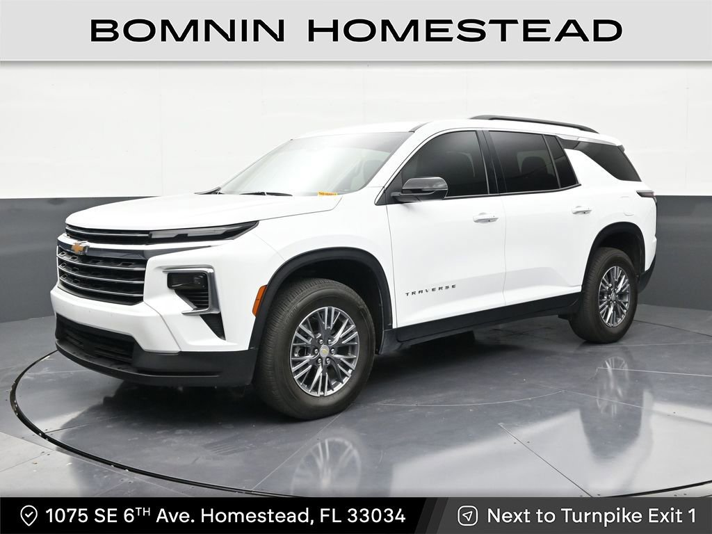 Used 2025 Chevrolet Traverse LT FWD image 1