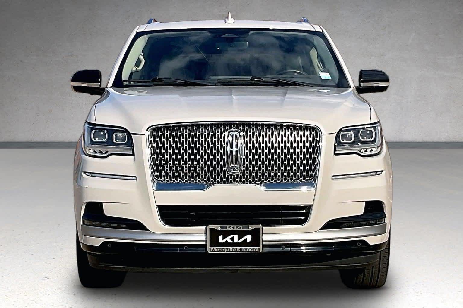 Used 2022 Lincoln Navigator Reserve AWD/4WD image 6