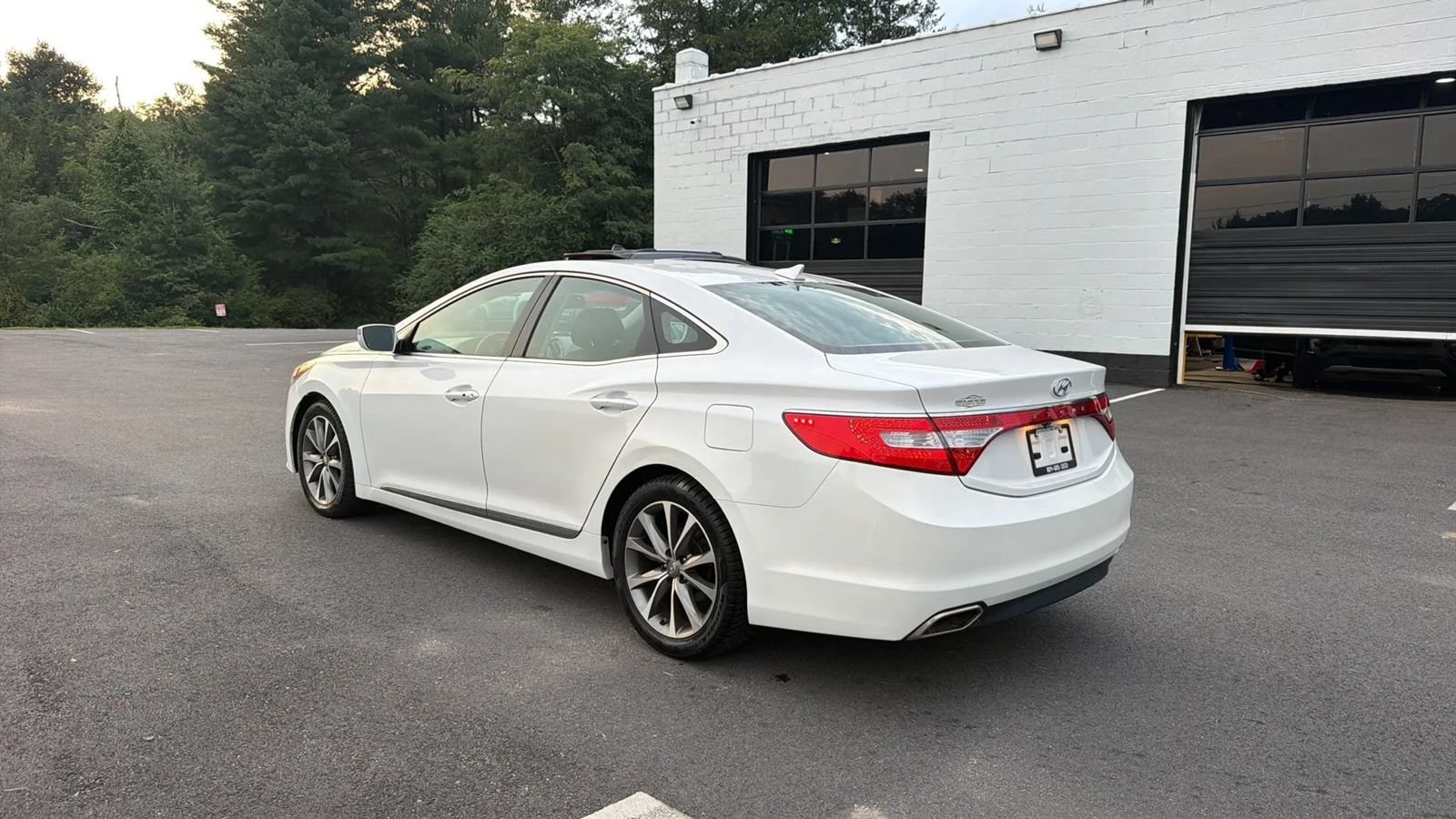Used 2017 Hyundai Azera FWD image 5