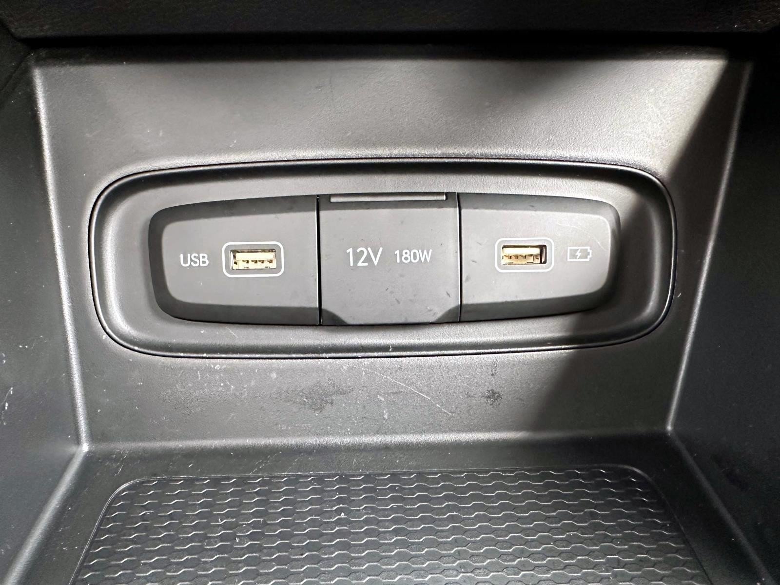Used 2022 Hyundai Venue Limited FWD image 24
