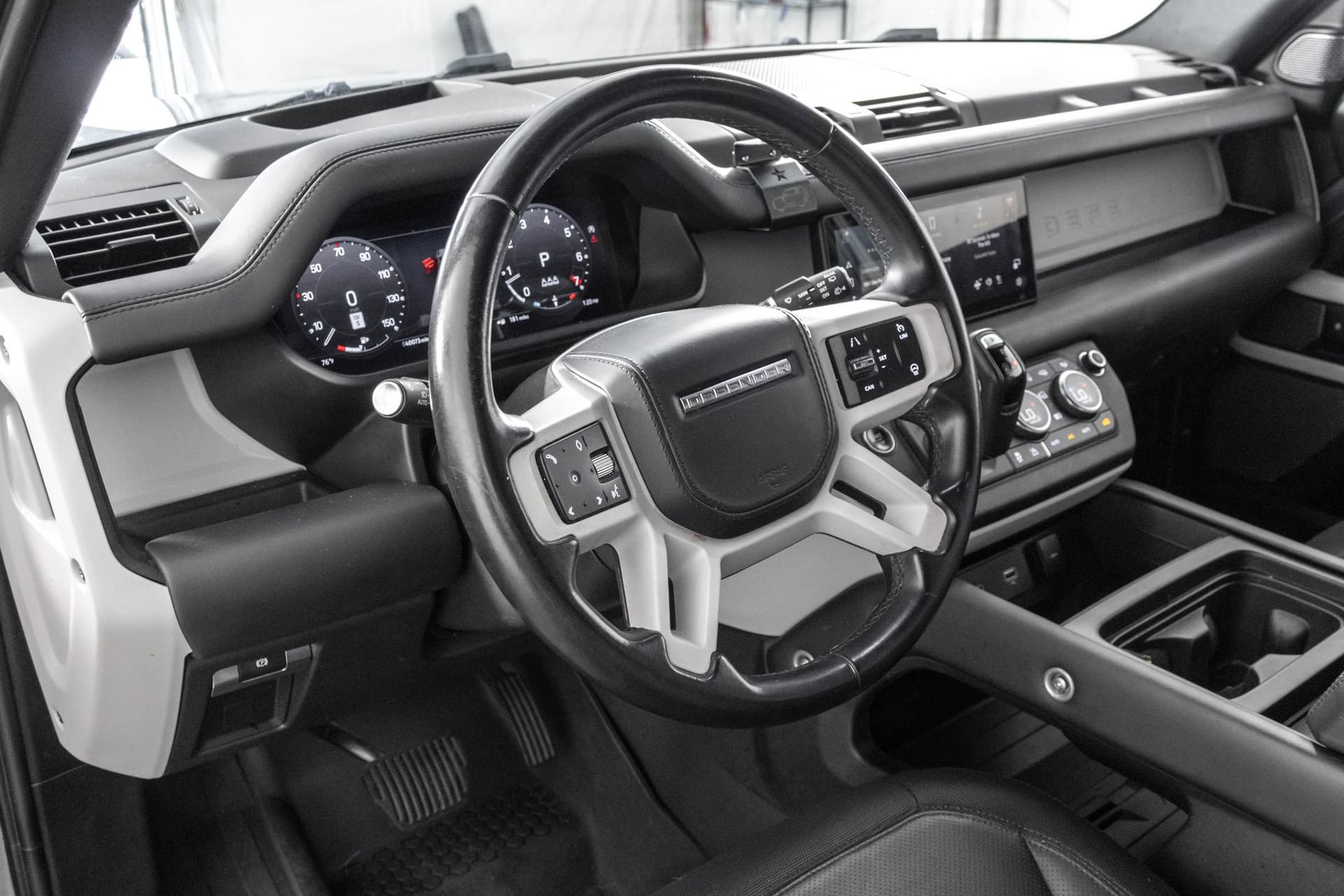 Used 2023 Land Rover Defender 90 X-Dynamic SE AWD/4WD image 3