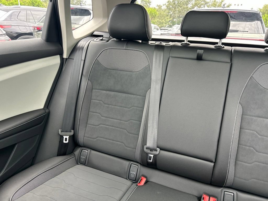 New 2026 Volkswagen Taos SE w/ Panoramic Sunroof Package FWD image 12