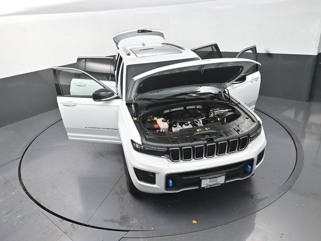 Used 2023 Jeep Grand Cherokee Overland AWD/4WD image 32