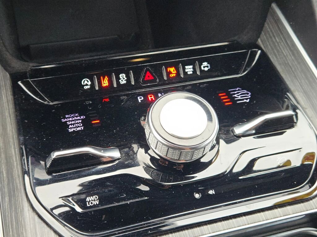 Used 2023 Jeep Wagoneer Series III w/ Preferred Equipment Group image 30