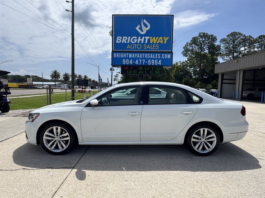 Used 2019 Volkswagen Passat 2.0T Wolfsburg w/ Wheels & Sunroof Package FWD image 2