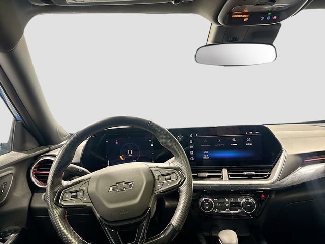 Used 2024 Chevrolet Trax RS w/ Sunroof Package FWD image 18