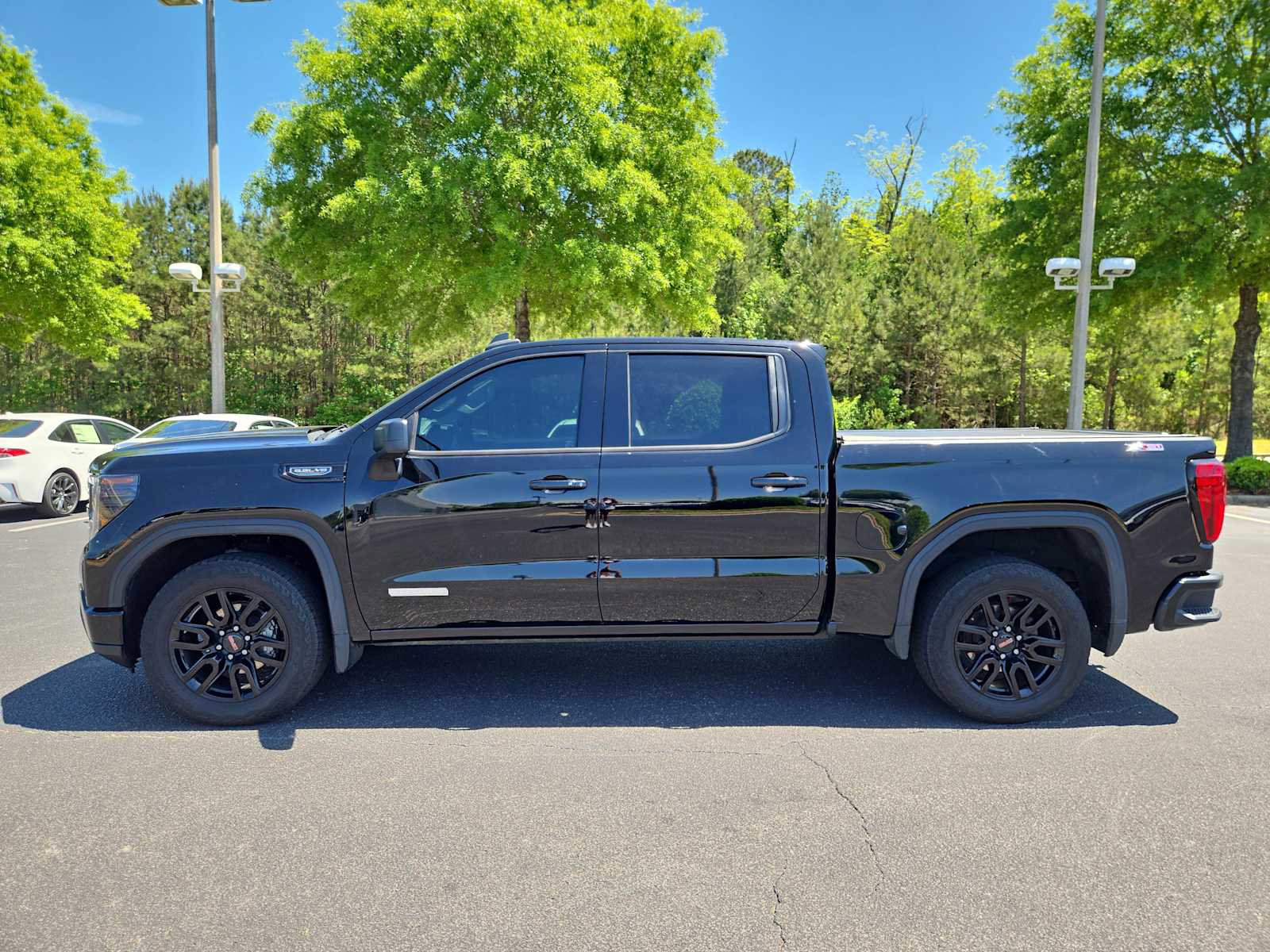 Used 2022 GMC Sierra 1500 Elevation w/ LPO, Elevation Black Package AWD/4WD image 10