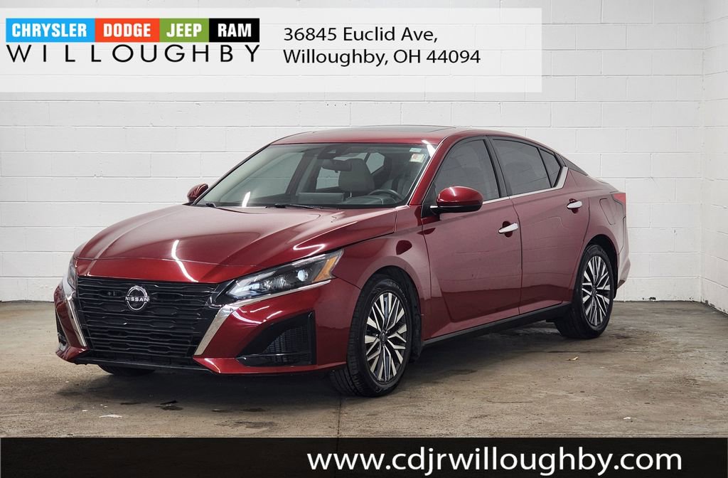 Used 2023 Nissan Altima 2.5 SV w/ SV Premium Package image 1