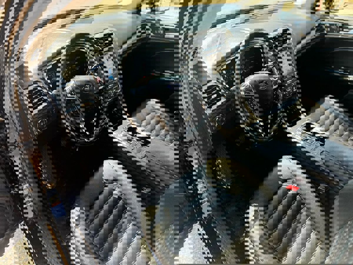 Used 2019 Ford Fusion SEL image 9