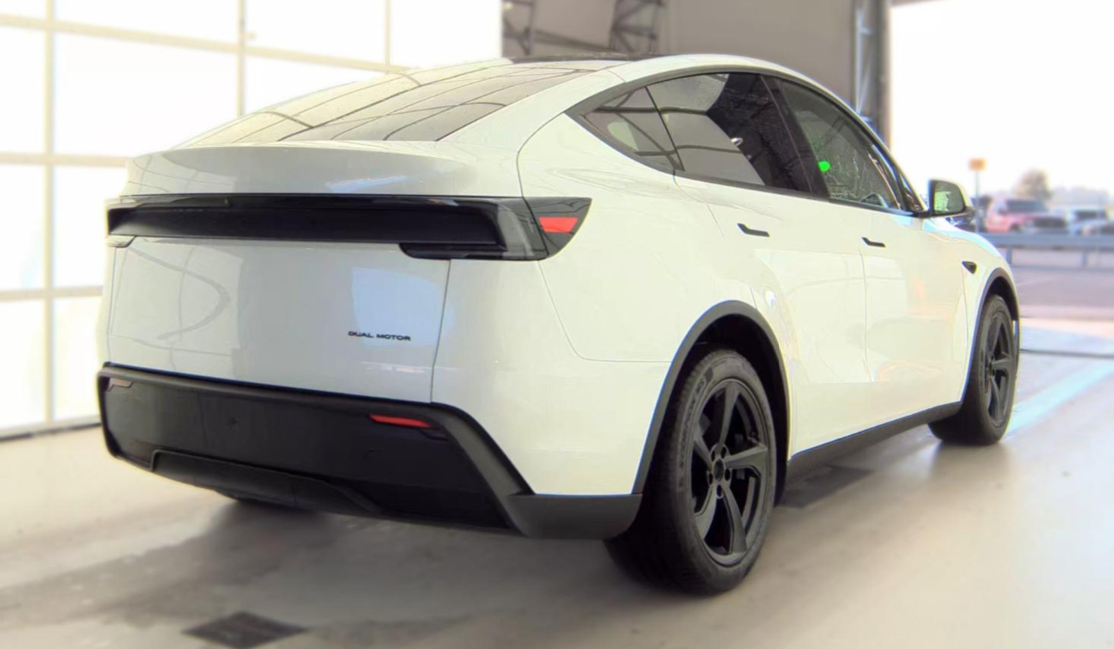 Used 2026 Tesla Model Y Long Range AWD/4WD image 3