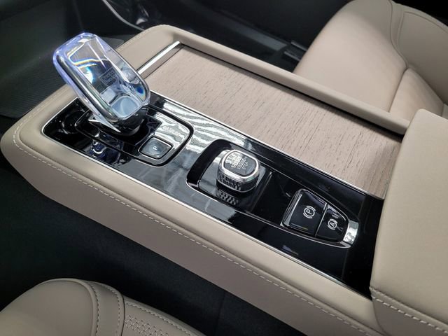 New 2026 Volvo XC90 B6 Plus w/ Protection Package Premier image 18
