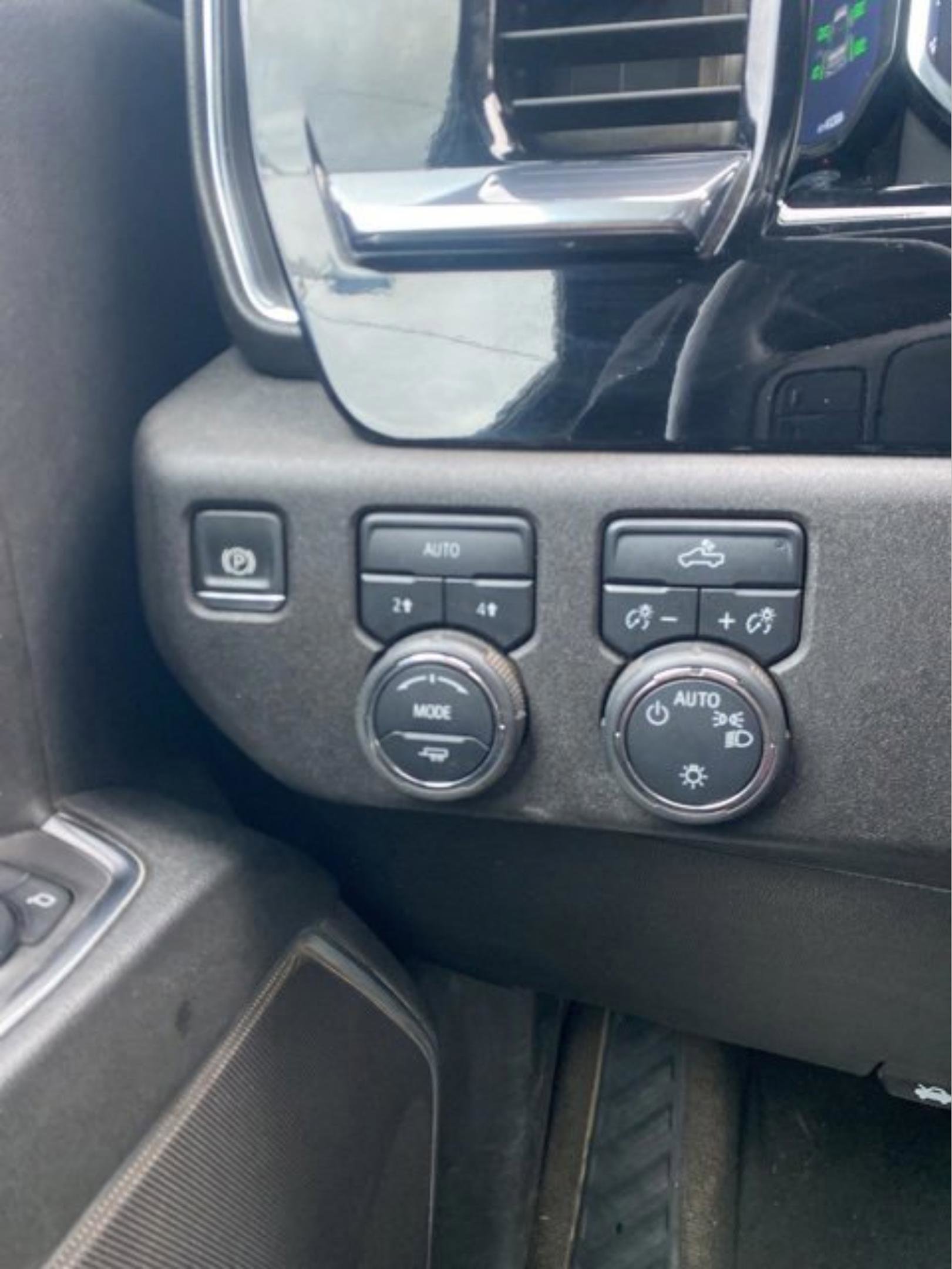 Used 2025 Chevrolet Silverado 1500 LT image 16