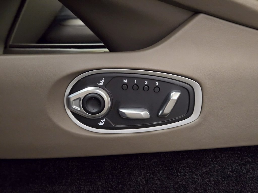 Used 2024 Aston Martin DB12 Coupe RWD image 32