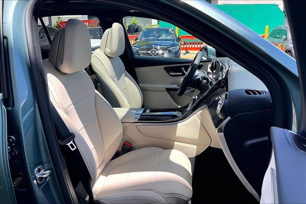 Used 2025 Mercedes-Benz GLC 300 4MATIC image 7