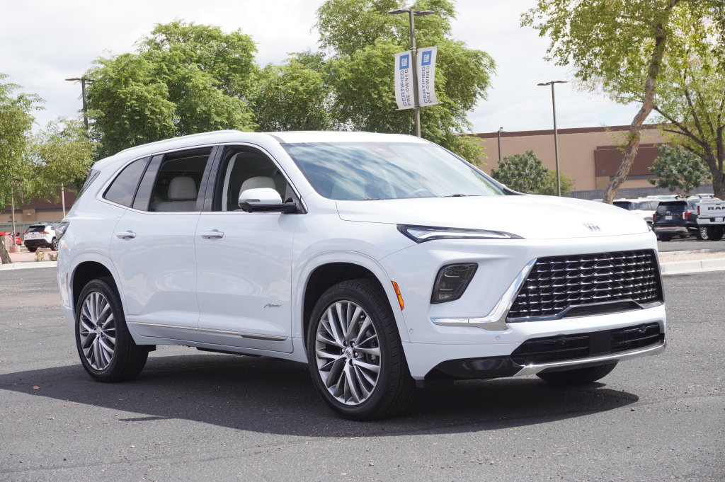 Used 2026 Buick Enclave Avenir w/ Super Cruise Package FWD image 6