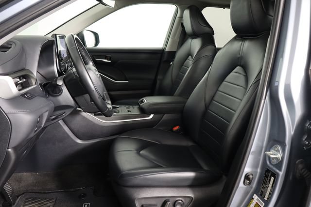Used 2023 Toyota Highlander XLE FWD image 14
