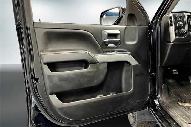 Used 2018 Chevrolet Silverado 1500 LT w/ Midnight Edition image 18
