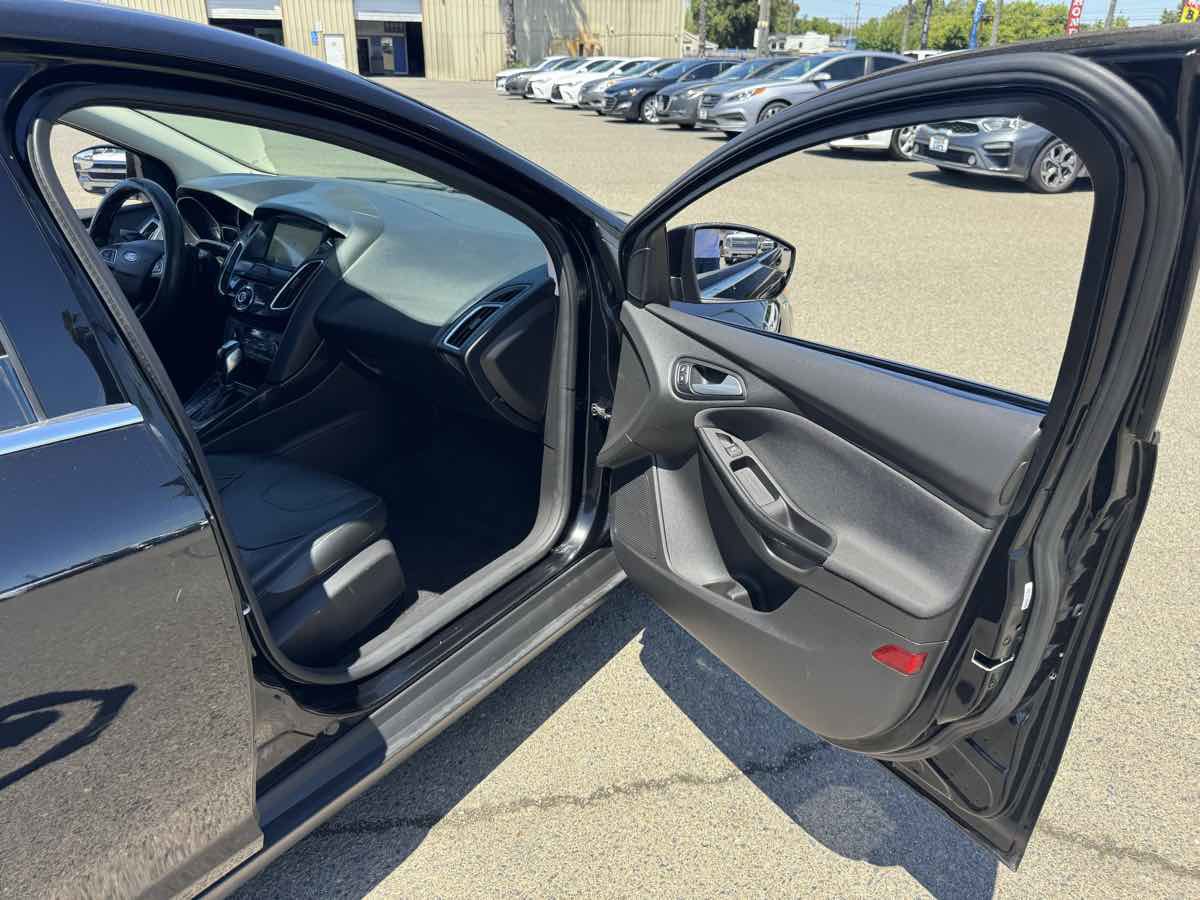 Used 2018 Ford Focus Titanium FWD image 16
