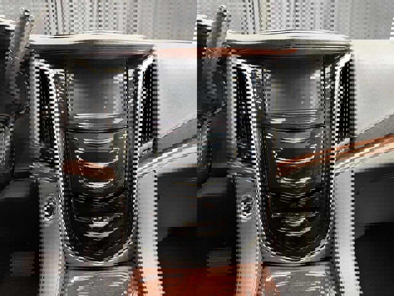 Used 2020 Cadillac Escalade Luxury image 24