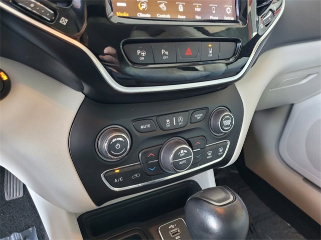 Used 2021 Jeep Cherokee Limited w/ Elite Package image 26