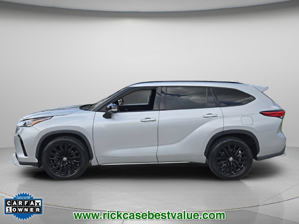 Used 2023 Toyota Highlander XSE FWD image 3