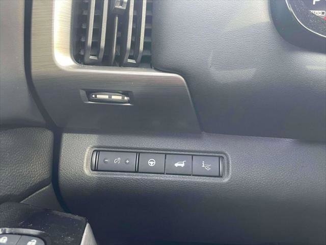 Used 2023 Nissan Pathfinder Platinum image 21