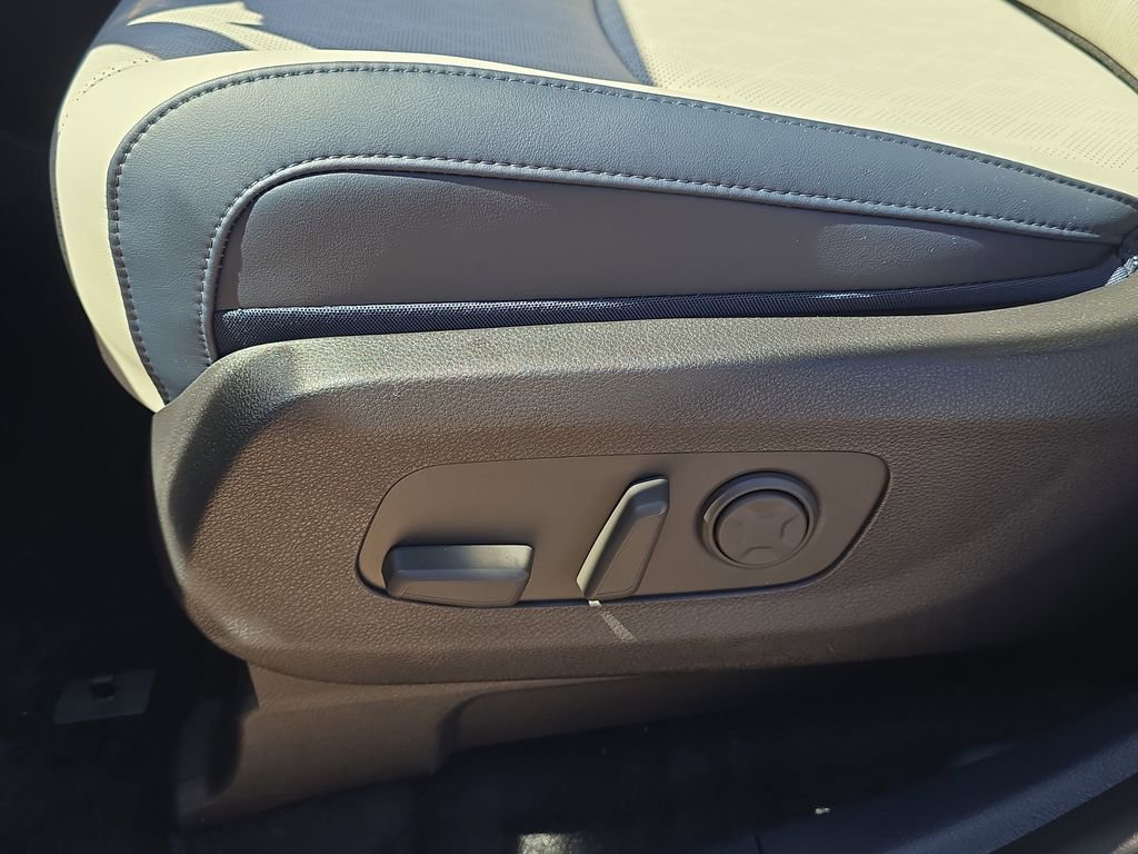 New 2026 Kia Carnival EX FWD image 22