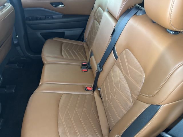 Used 2022 Nissan Pathfinder Platinum w/ Cargo Package AWD/4WD image 29