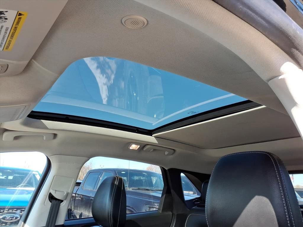 Used 2022 Ford Escape Titanium image 10