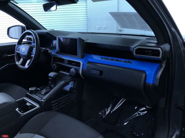 Certified 2025 Toyota Tacoma TRD Off-Road AWD/4WD image 17