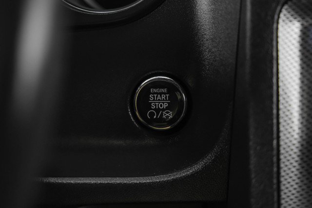 Used 2014 Dodge Challenger R/T image 17