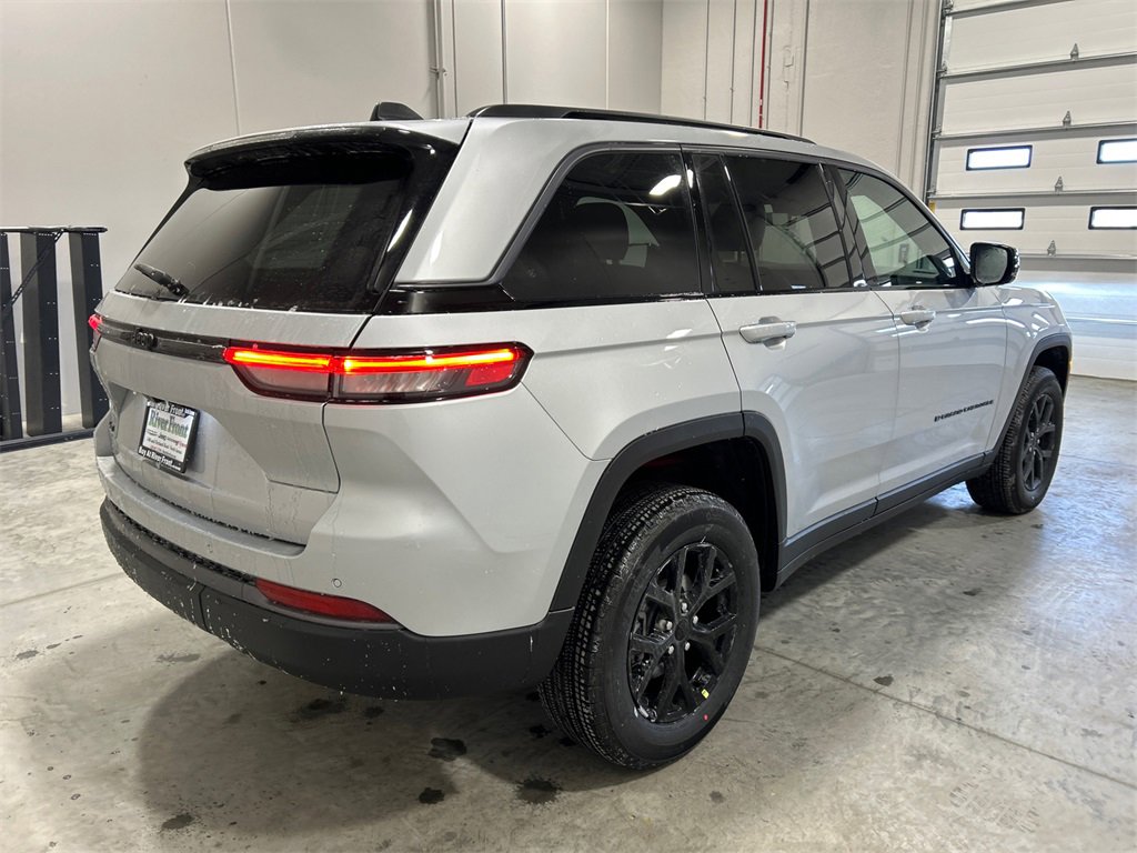 New 2026 Jeep Grand Cherokee Laredo image 6