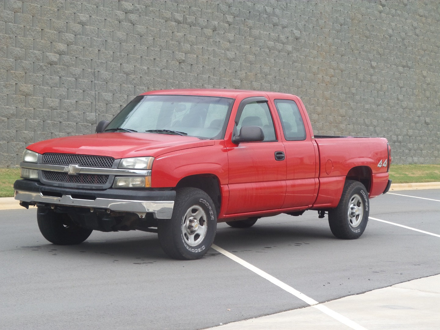 Used 2004 Chevrolet Silverado 1500 W/T AWD/4WD image 3