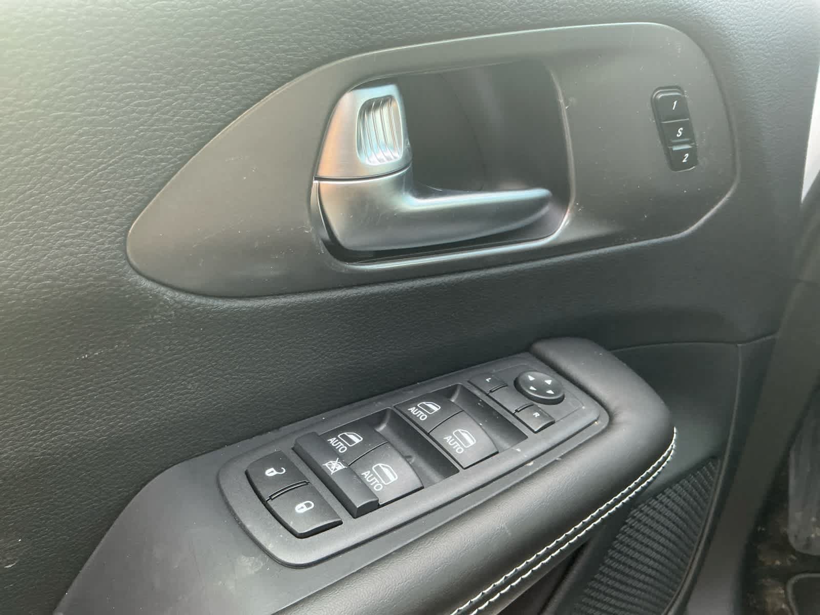 New 2026 Chrysler Pacifica Select FWD image 19