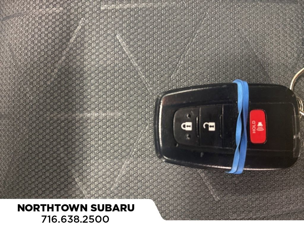 Used 2020 Toyota RAV4 XLE w/ Carpet Mat Package AWD/4WD image 28