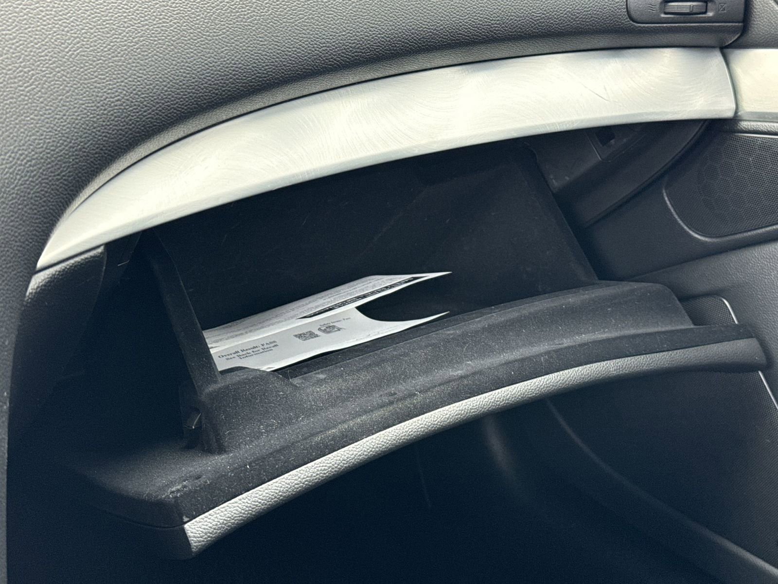 Used 2015 INFINITI Q60 Convertible w/ Premium Package image 35